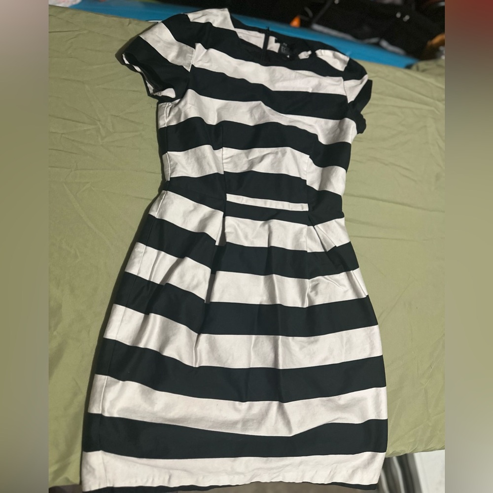 H&M Black and White Puff Sleeve Sheath Dress